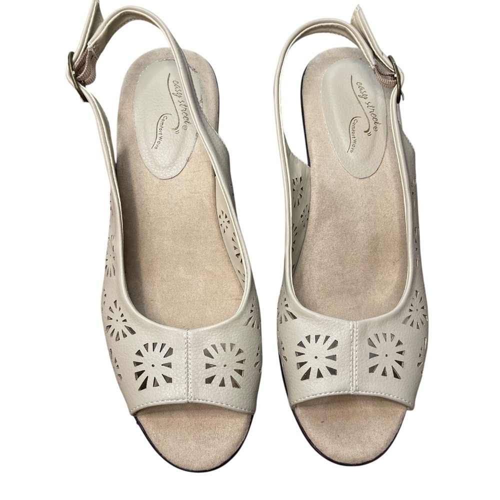 Easy Street comfort wave Perforated heeled Sandals tan size 8M